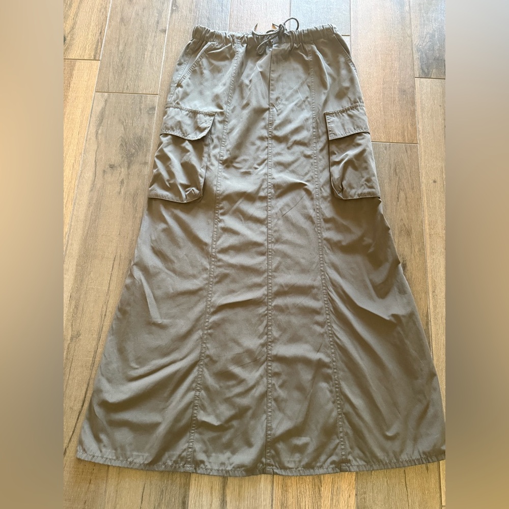 GU Khaki Cargo Maxi Skirt